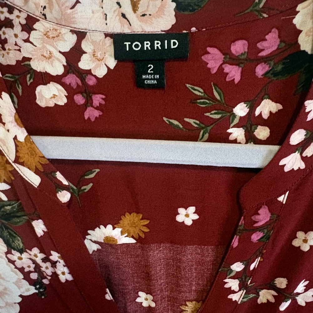 Torrid Emma Challis Floral Babydoll Blouse Size 2 Red Wine Button Front Top NWOT - Picture 7 of 14